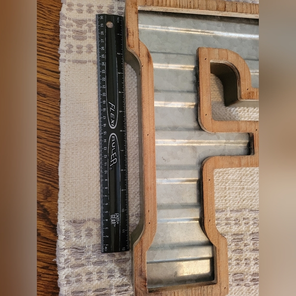 F wall decor - Picture 2 of 7